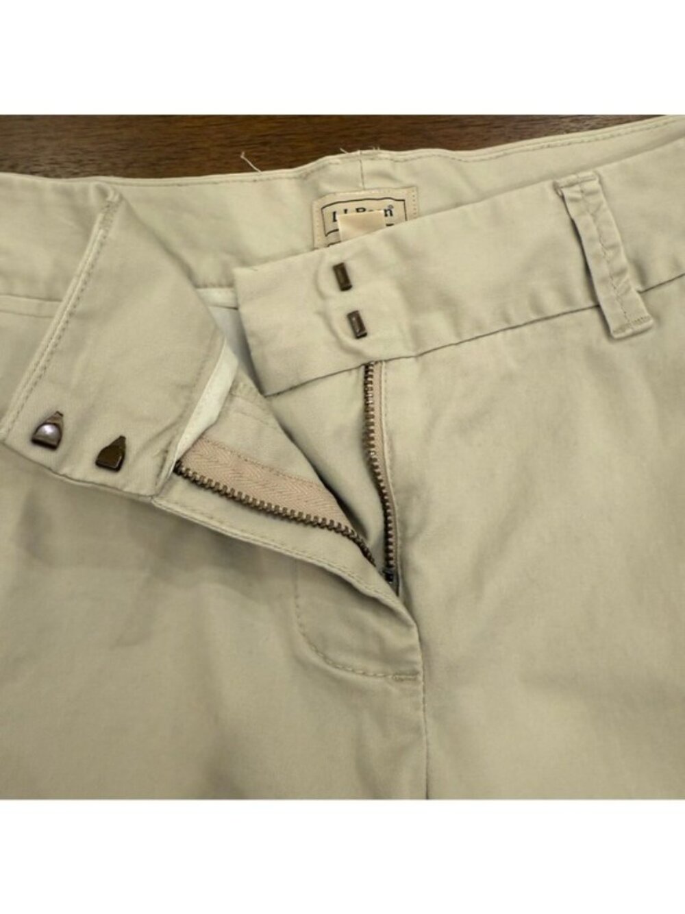 L.L. Bean Women’s Classic Chino Shorts Size 10 Beige Style 0GLU3 Mid Rise Khaki - Picture 5 of 12